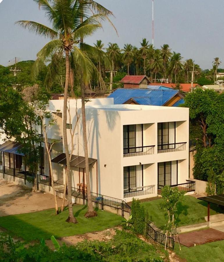 Home By The Bridge Hotel Kamphaeng Phet Esterno foto