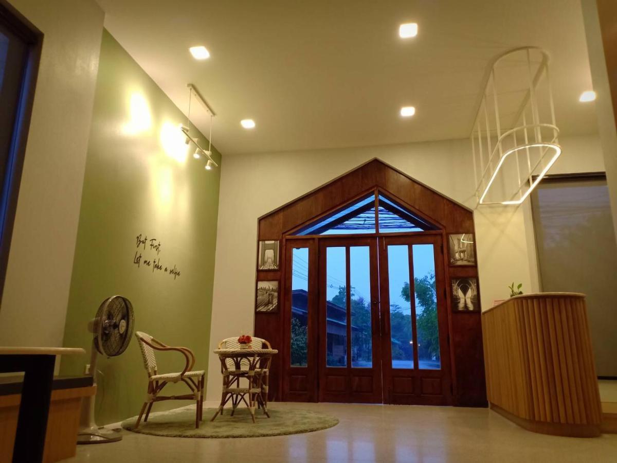 Home By The Bridge Hotel Kamphaeng Phet Esterno foto
