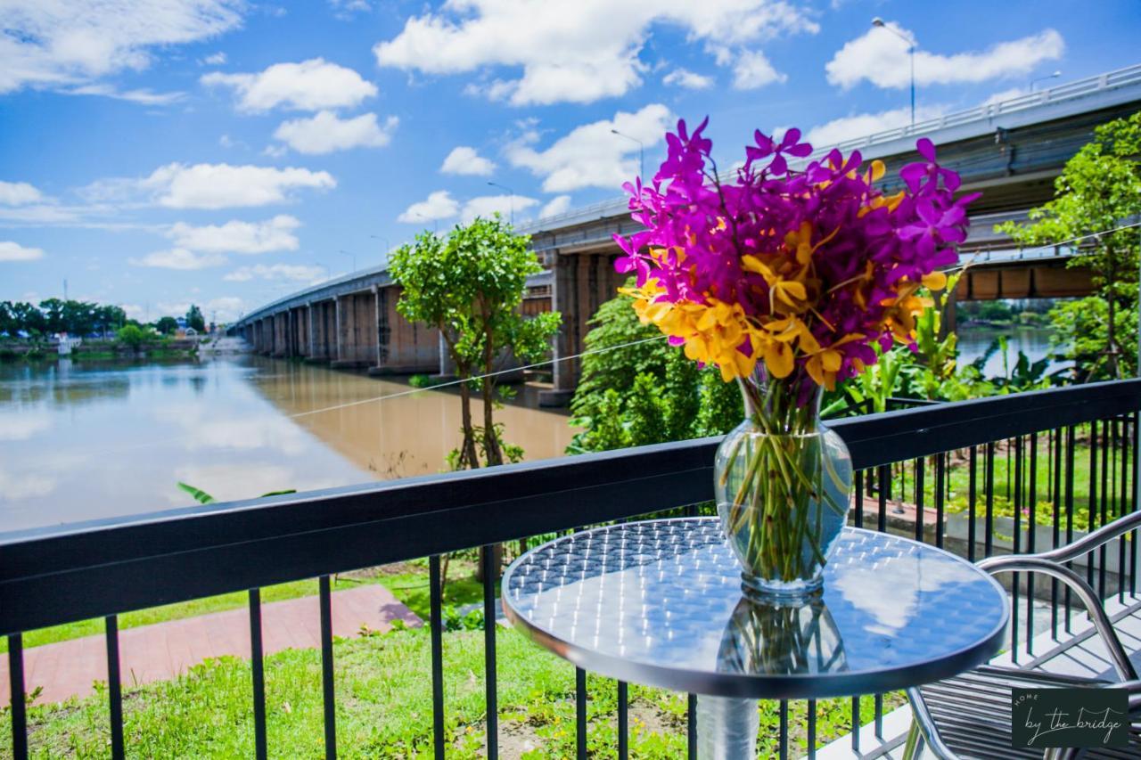 Home By The Bridge Hotel Kamphaeng Phet Esterno foto