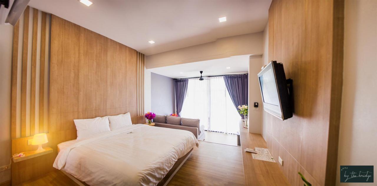 Home By The Bridge Hotel Kamphaeng Phet Esterno foto