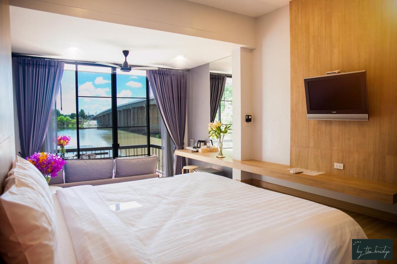 Home By The Bridge Hotel Kamphaeng Phet Esterno foto